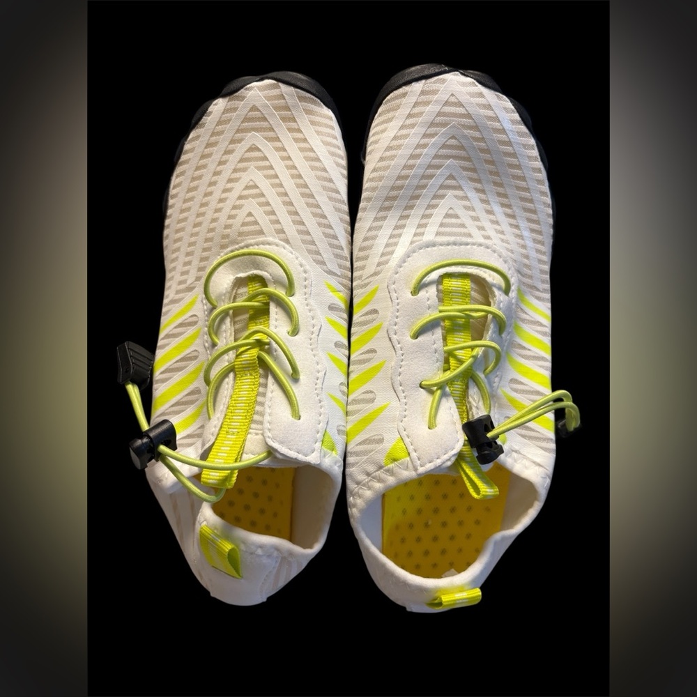 Grounded Footwear Unisex Barefoot Shoes‎ Hike Swim Walk White/Green NEW Lightwt - Picture 2 of 6